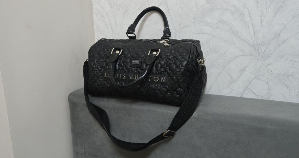 Guess, Karl, LV чанти и портмоне