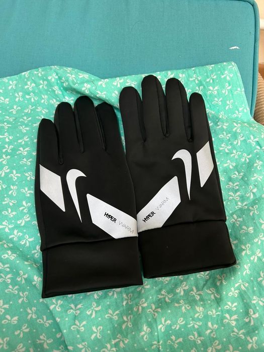 Продаю перчатки найк