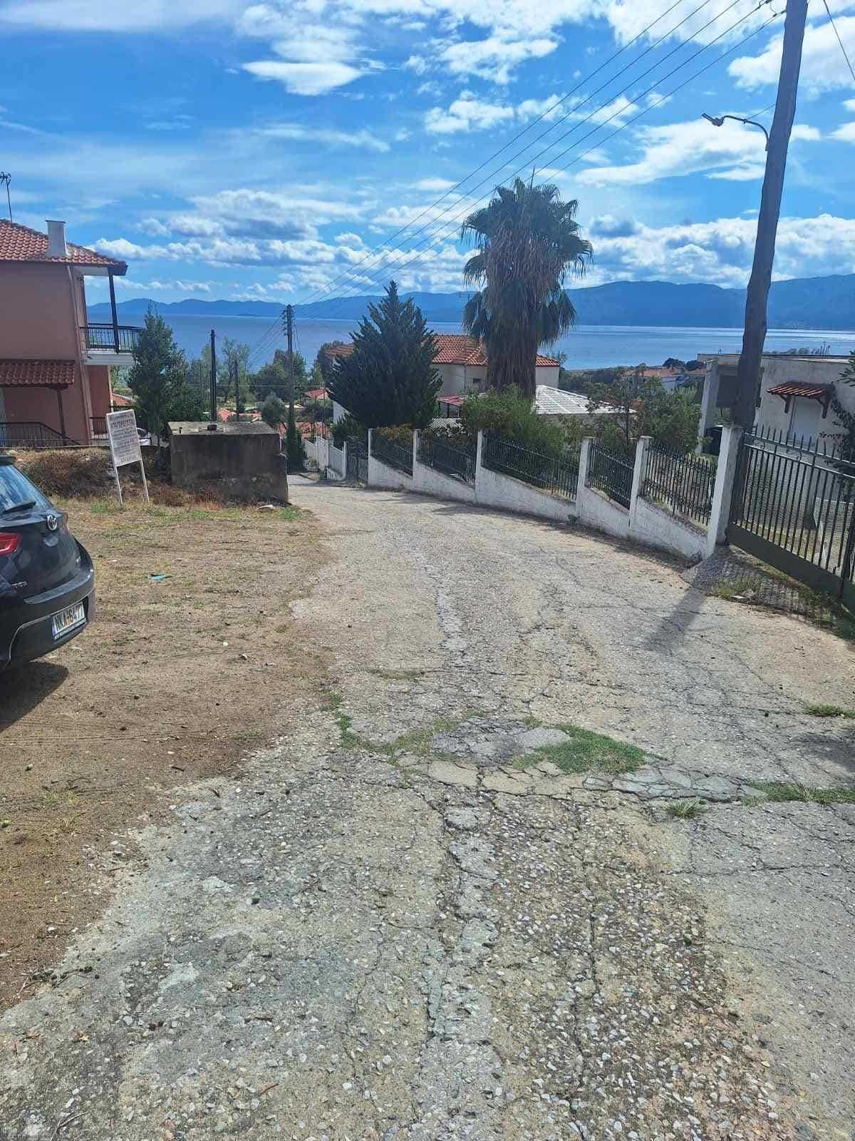 Продава триетажна къща 120 м2 с двор 280 м2 в Аспровалта, Гърция