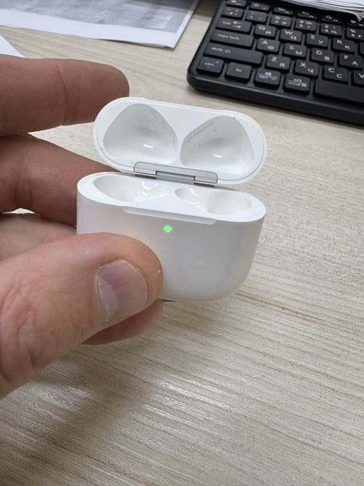 Продам кейс почти новый от наушников AirPods 4 Active Noise