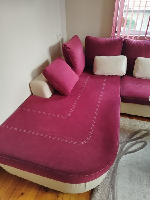 Ъглов диван запазен.