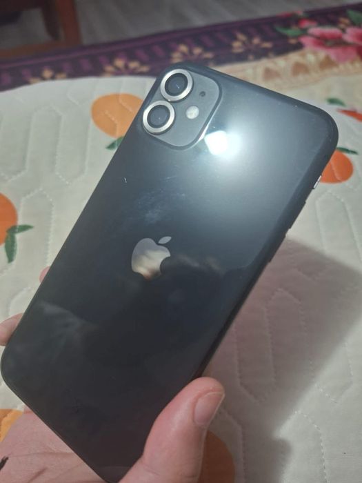 Iphone 11 bleck are folie de protectie pe el