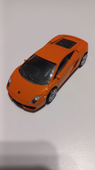 Vând mașinuțe de metal