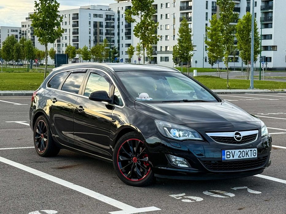 Opel Astra Opel Astra J Sports Tourer non-facelift / 2011 / 110CP / Euro 5 / DPF