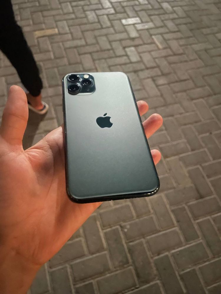 iphone 11 pro tinnu SROCHNO