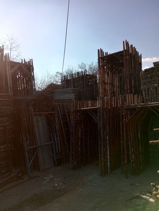 Închiriez schela și popii metalici