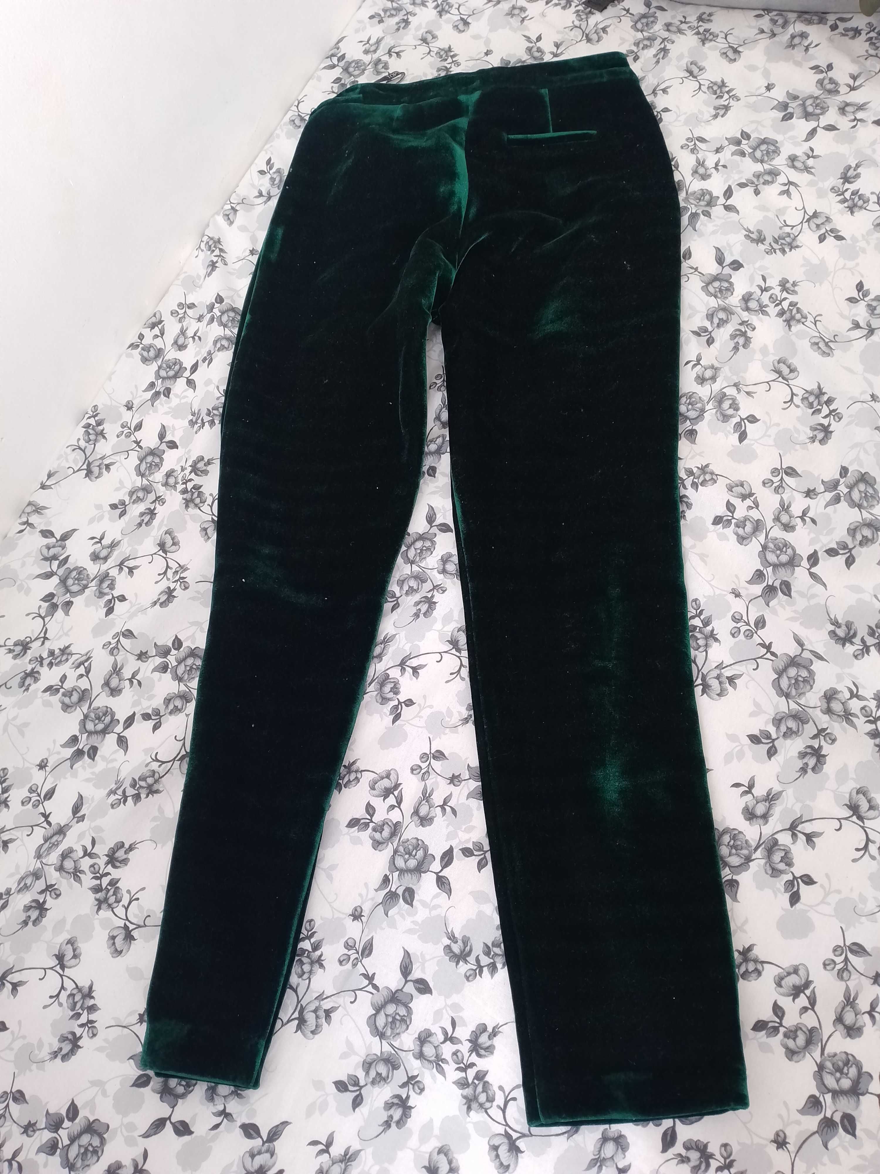 Pantaloni din catifea , nepurtati , verde frumos