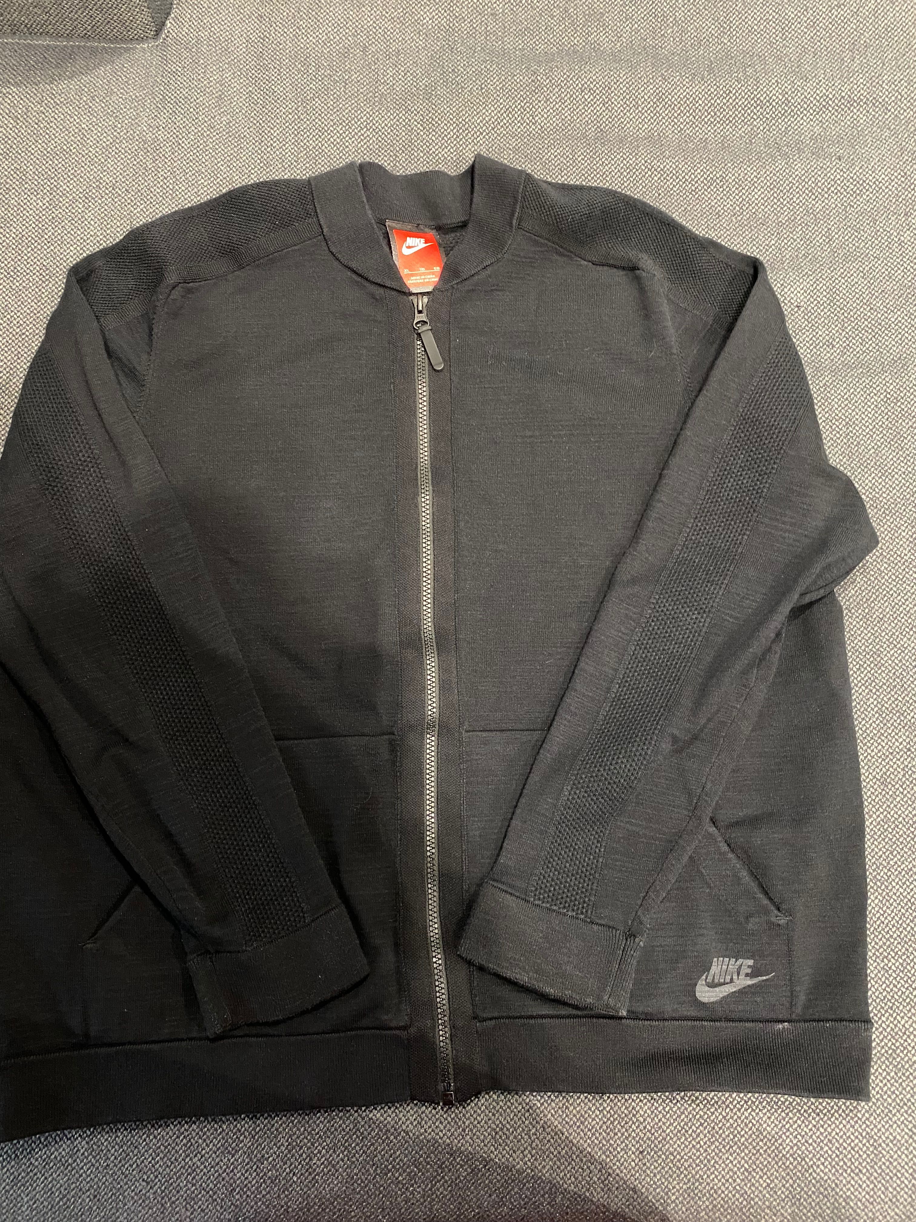 Дамски оригинални долнище и горнище Nike Tech Fleece- размер L