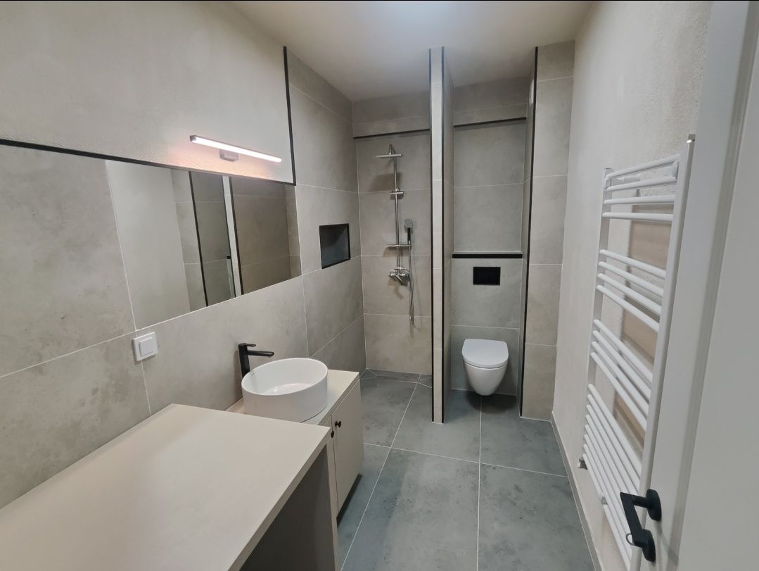 Apartament cu o cameră, finisat nou, garaj subteran, Eroilor