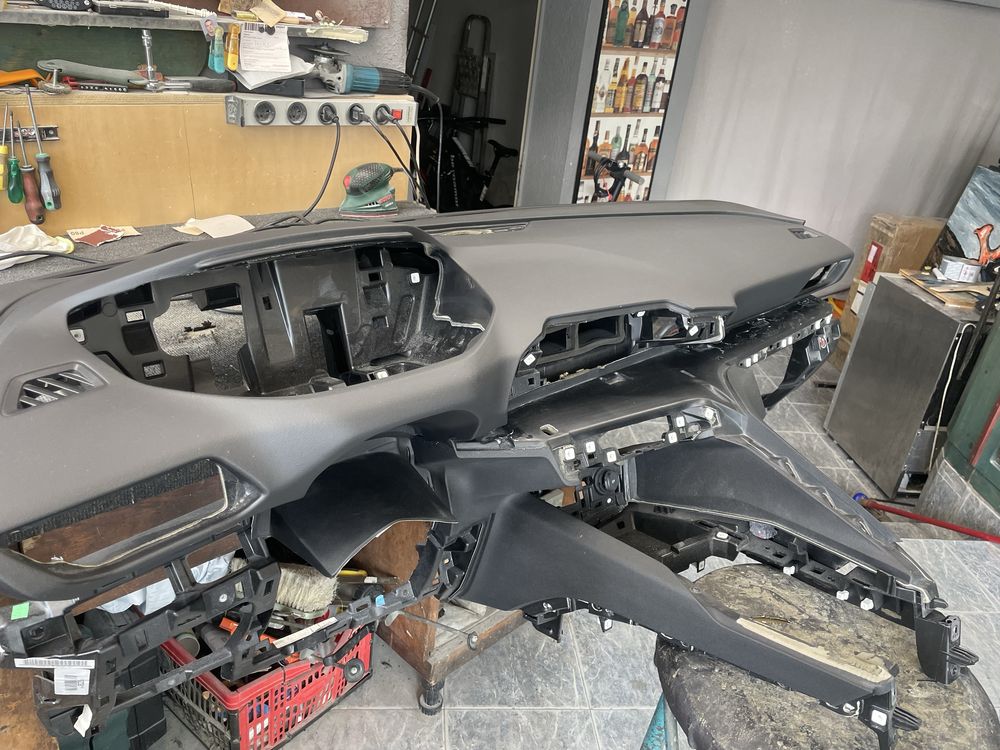 Арматурно табло Peugeot 3008