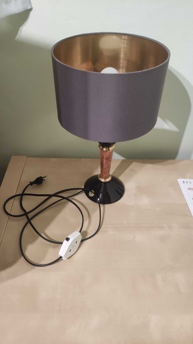 Немска порцеланова настолна лампа декорирана с 22 карата злато