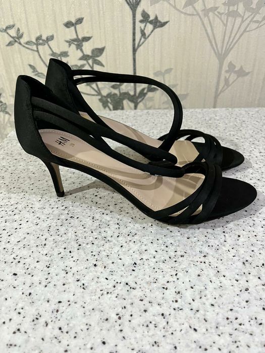 Продам босоножки туфли летние