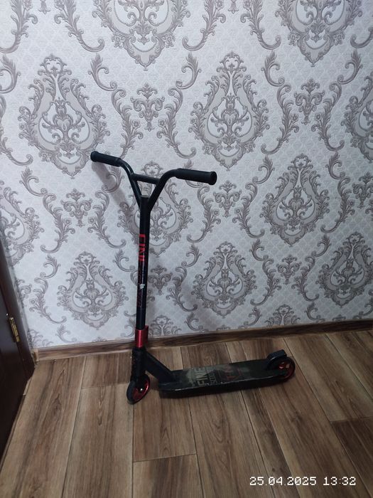 СРОЧНО!!! Продам самокат трюковой, средний ценовой сигмент.