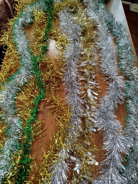 Елки новогодние, мишура елочная