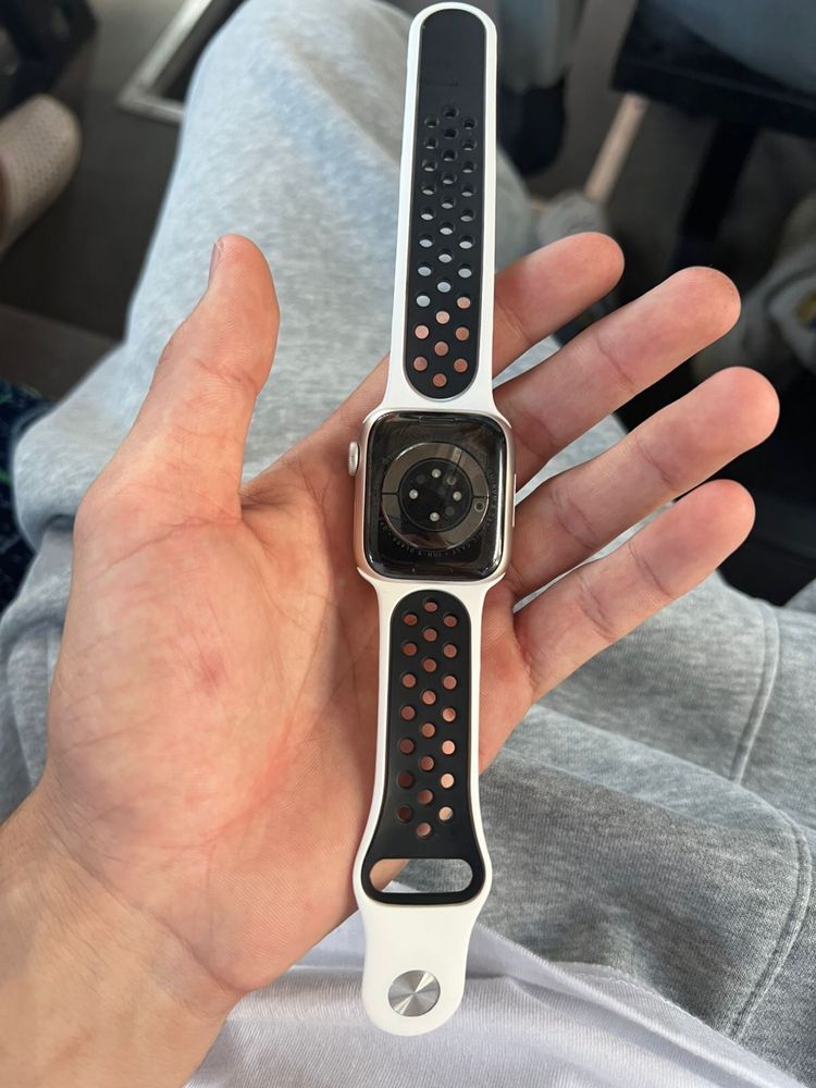 Продаю Apple Watch Series 8
