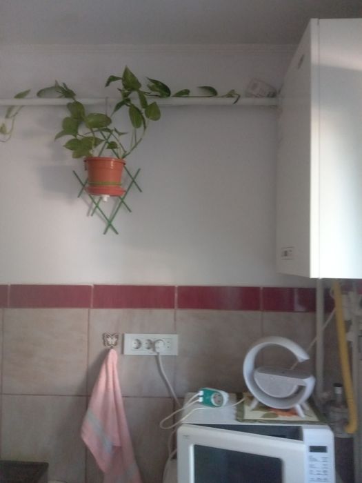 Centrala Ariston cu pompa noua de circulație apa   plus trei calorifer