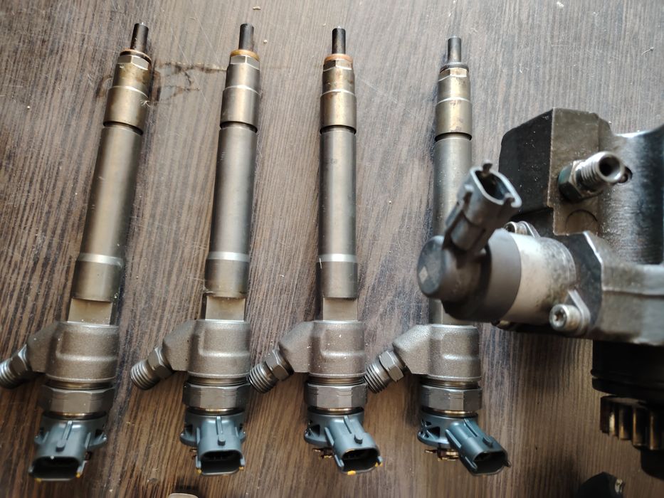 Дюзи ГНП горивна рейка 1.6 дци 131 к.с. Нисан Рено  / Renault Nissan