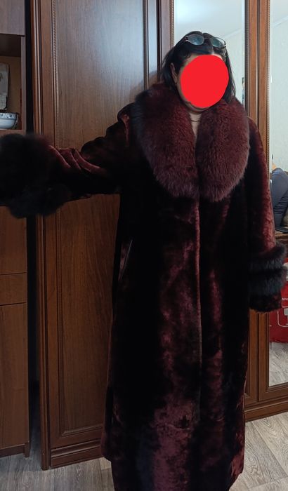 Продам натуральную шубу цигейку.
