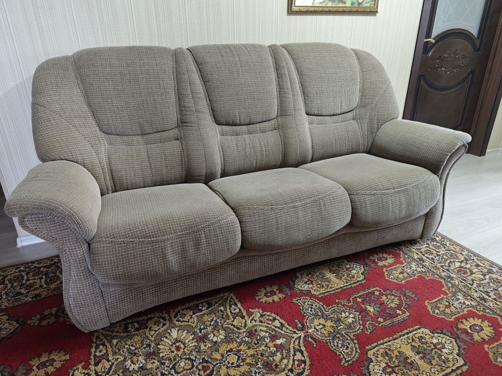 Продам диван 3-х мест раскладной Произ-во Белоруссия фабрика Пинскдрев