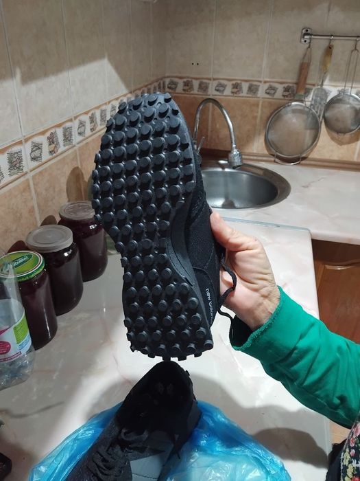 Кроссовки черные