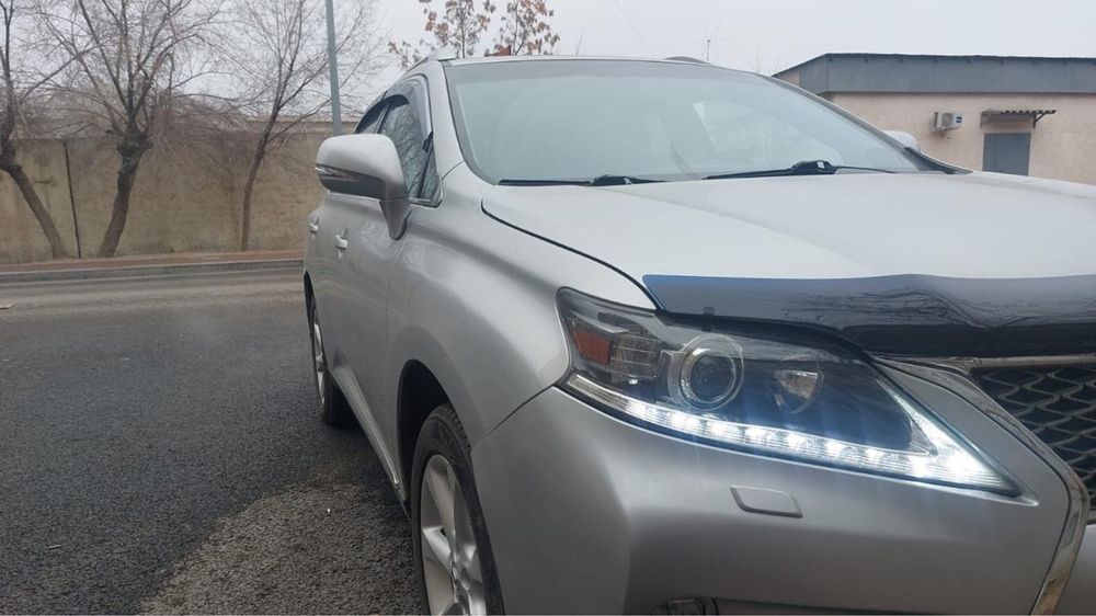 Продам машину Lexus RX 350
