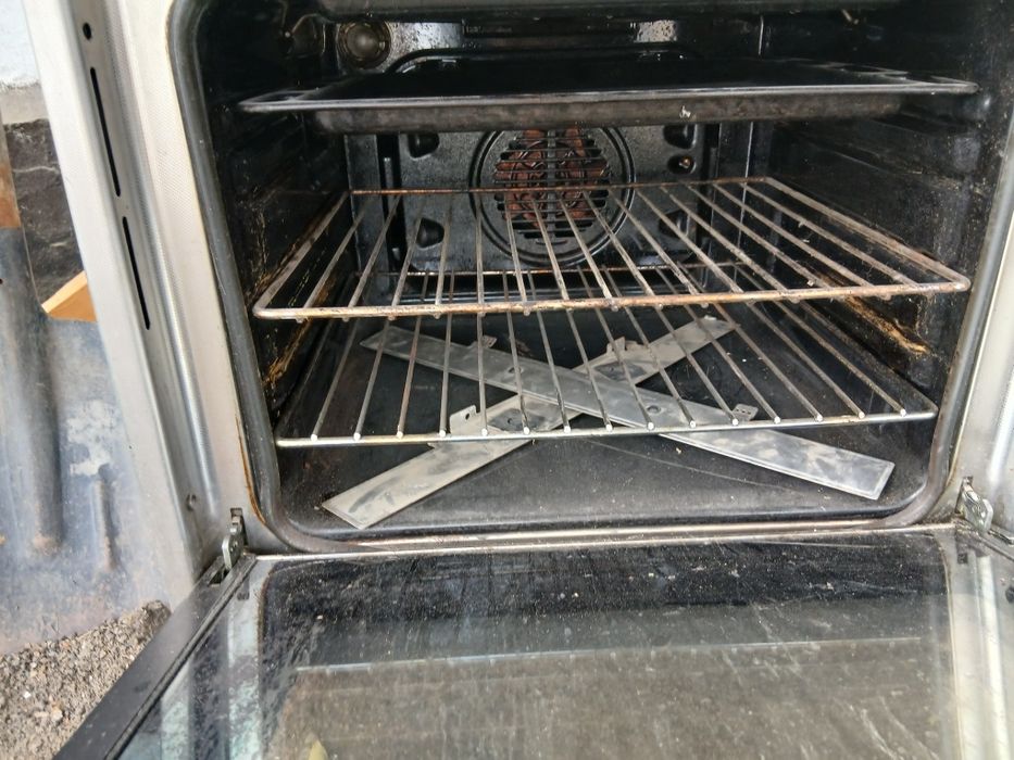 Духовка рабочая мало пользовались рабочая