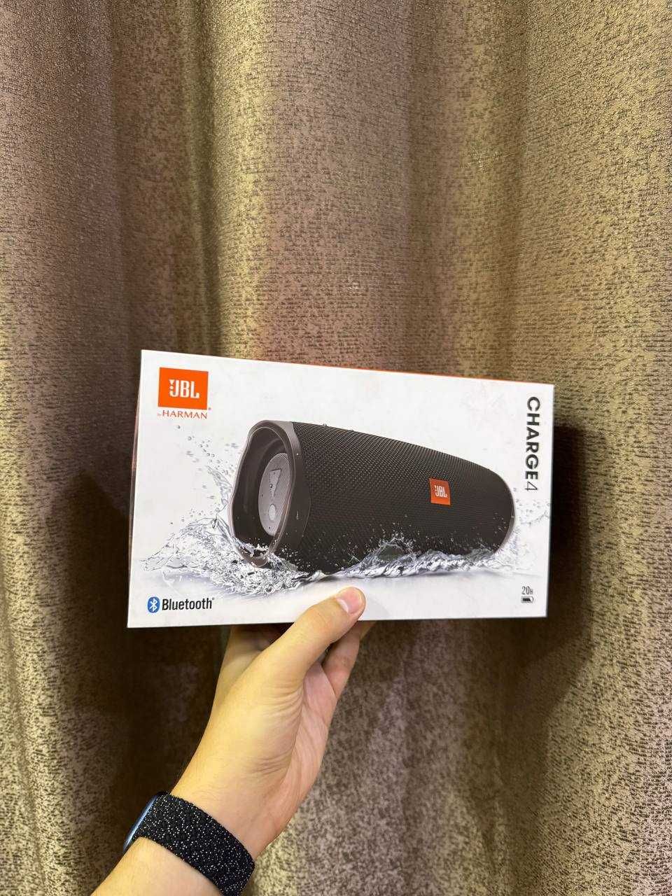 JBL Charge 4 в идеальном состоянии