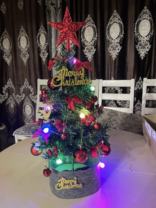 Ёлочка с игрушками