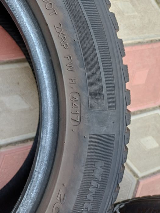 Vând 4 anvelope de iarna 205 55 r16 HANKOOK foarte bune