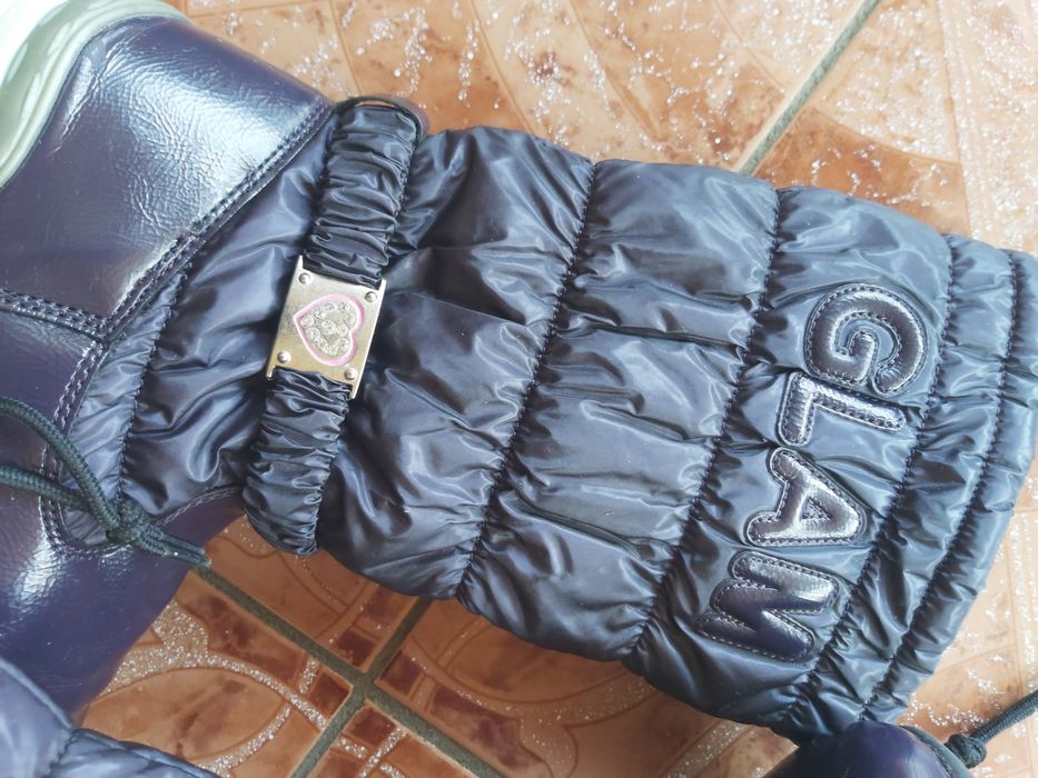 Vând cizme mov damă