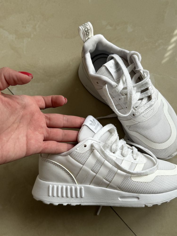 Adidasi Adidas marime 30