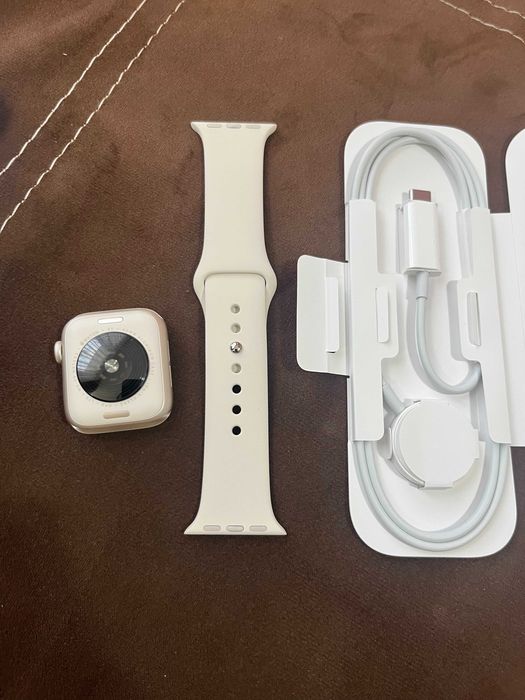 Apple Watch SE (Gen 2) 40mm Starlight Al Star