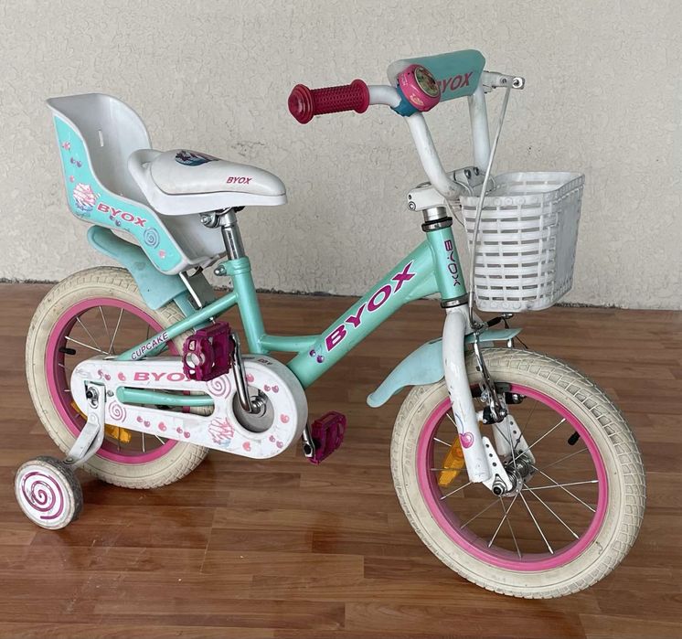 Детско колело със спомагателни колелца