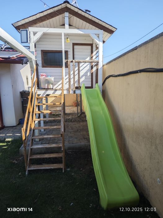 Căsuță din lemn de vânzare - Ideală pentru grădină sau camping!