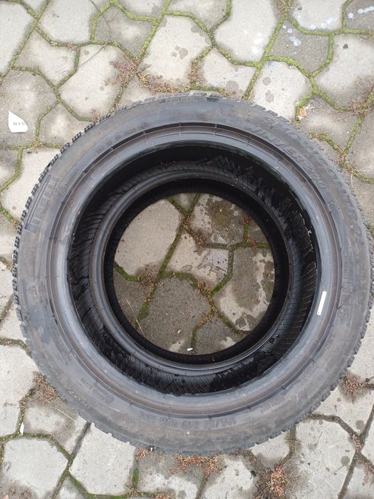 De vânzare anvelope iarna pirelli 195 55 17 și semperit 215 65 16