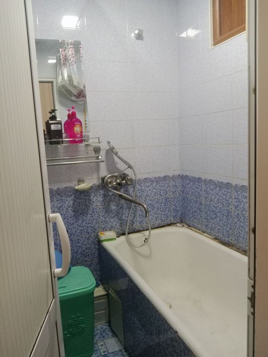 Kvartera sotiladi 90 ming dollor kelishamiz balkon 2×6 remont oʻrtacha