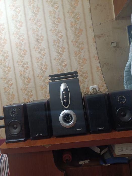 Продаю буфер Emater 5X1 мошьный 100watt састояние харошое.