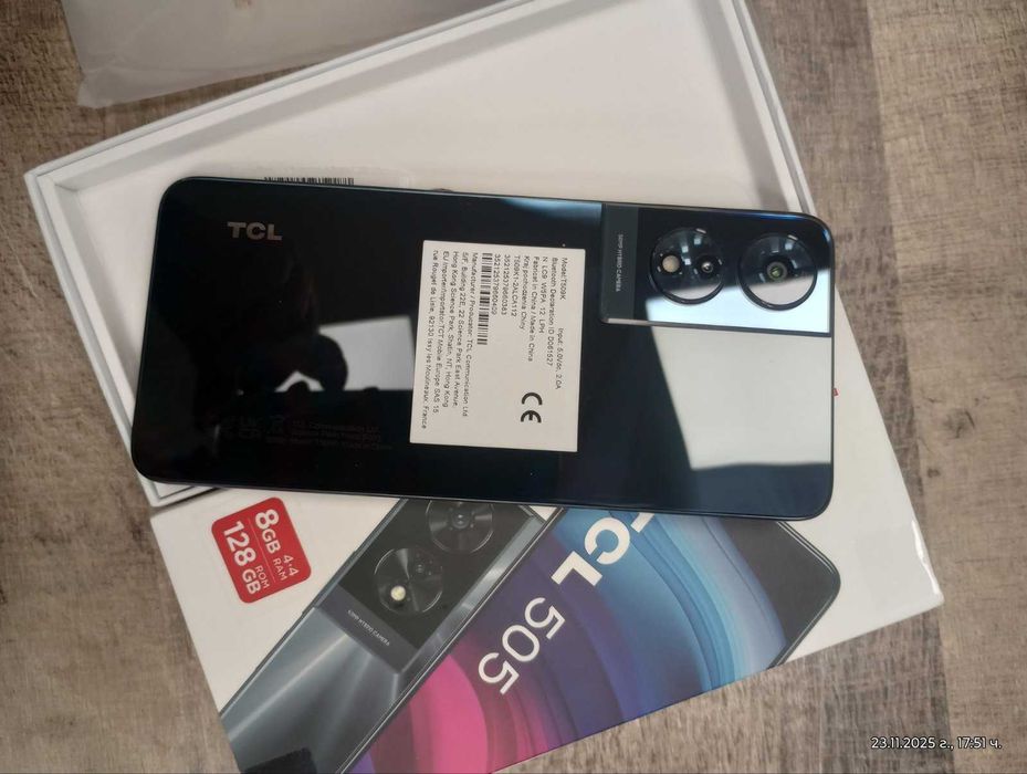 чисто нови смарт телефони