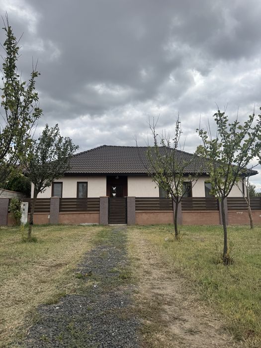 Casa de inchiriat pe parter in Sag