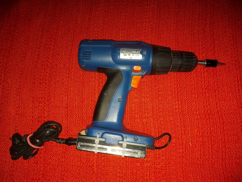 Bormasina --- Masina de gaurit si insurubat, 220 V