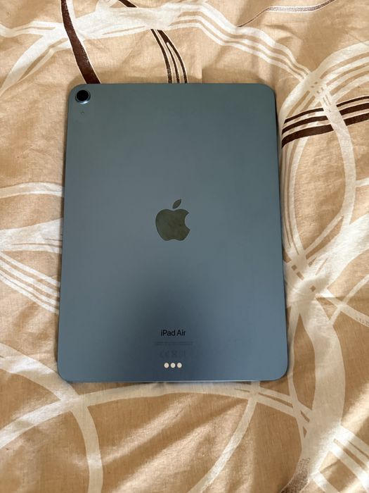 Продавам iPad Air 5-то поколение (10.9”), 64GB
