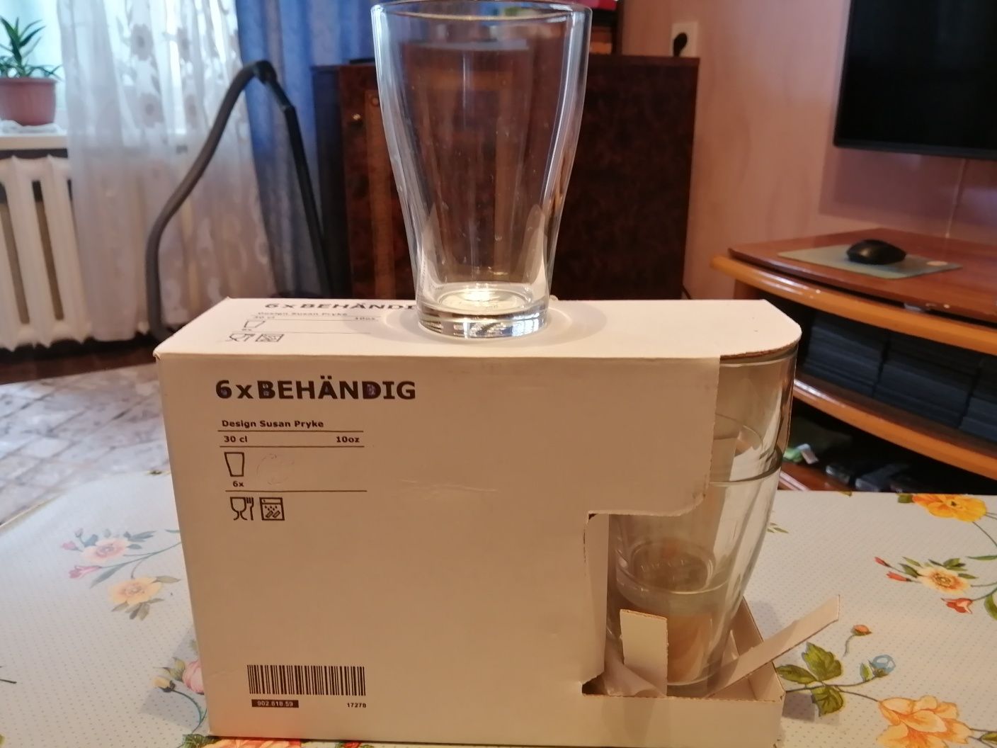 Продам новые стаканы 6 штук в упаковке.ПИШИТЕ СООБЩЕНИЯ В ОЛХ.