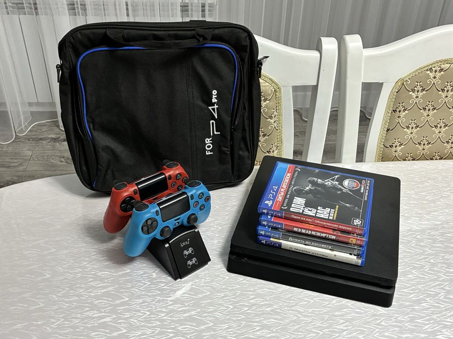 PlayStation 4 Slim 500GB (GTA V, FIFA, MK 11 + 4 игры), 2 джойстика