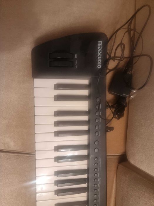 clapa midi midstudio cu adaptor midi la usb c si usb a