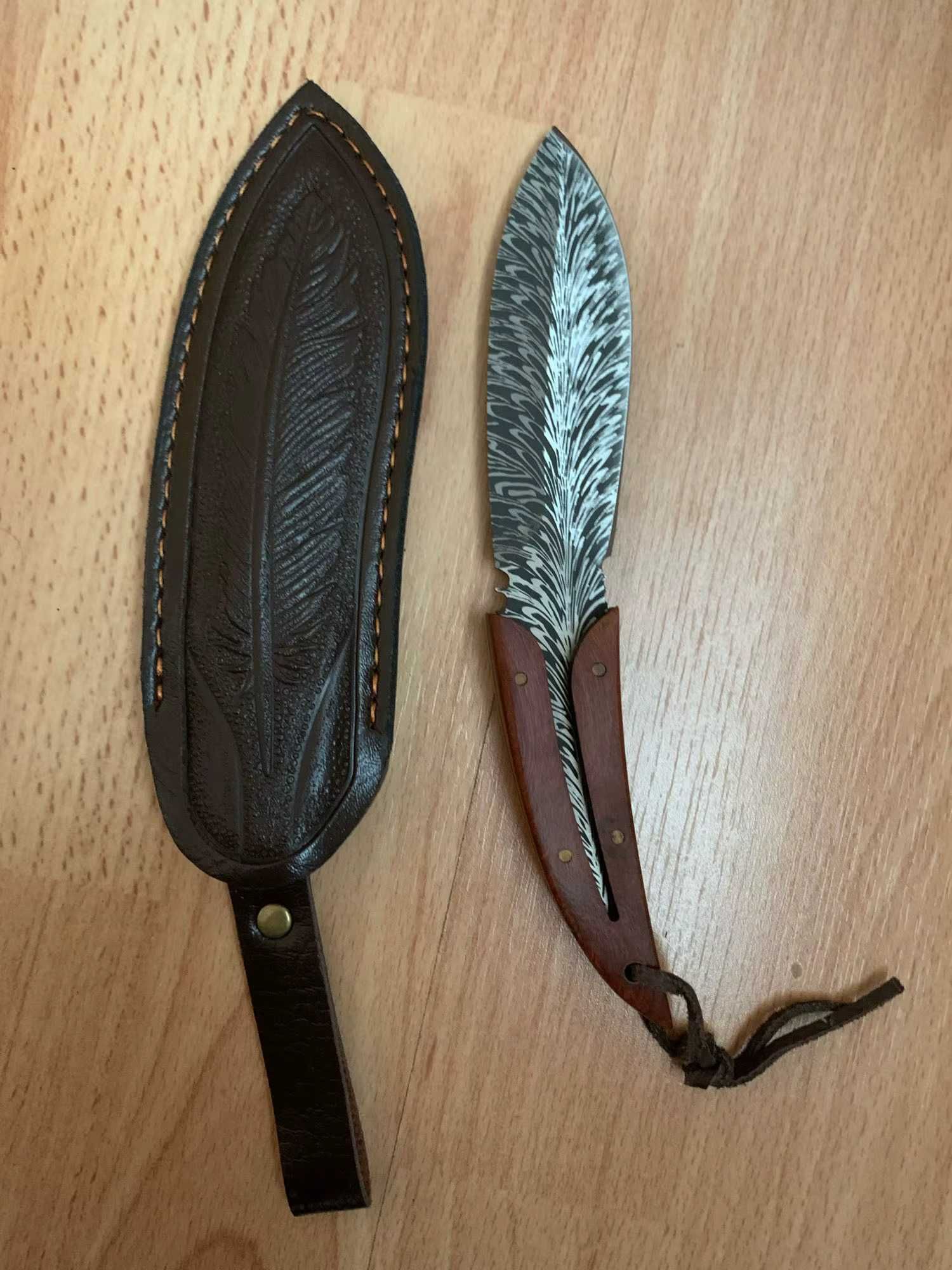 Cuțit model damasc pana, teaca piele