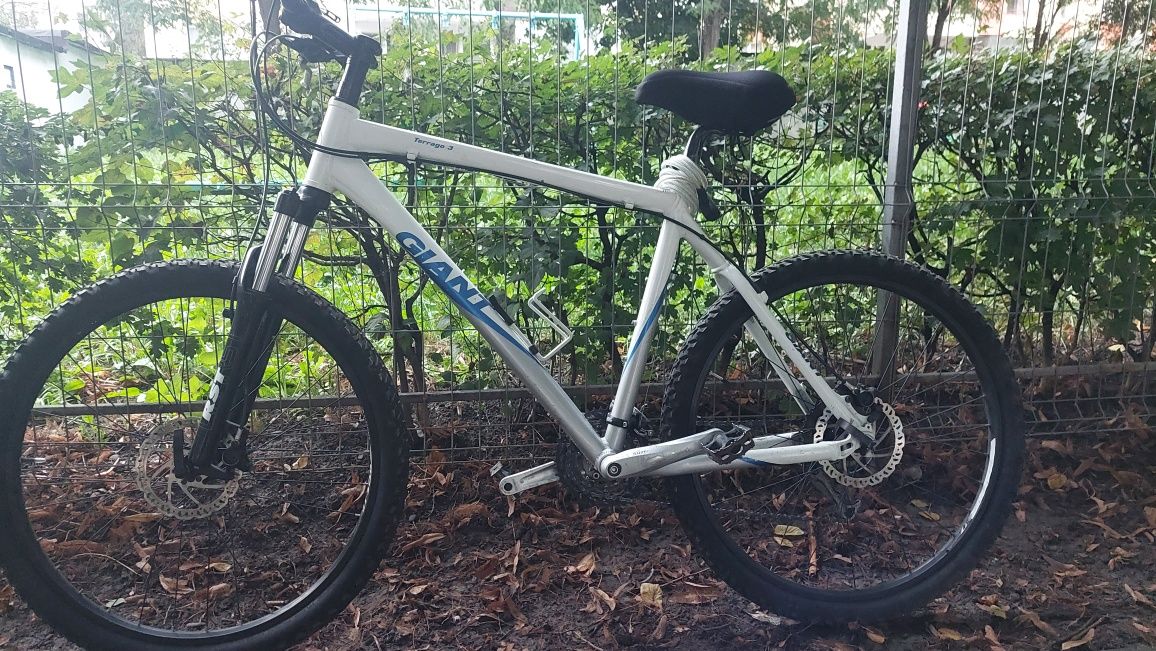 Vând bicicleta Giant mărime L