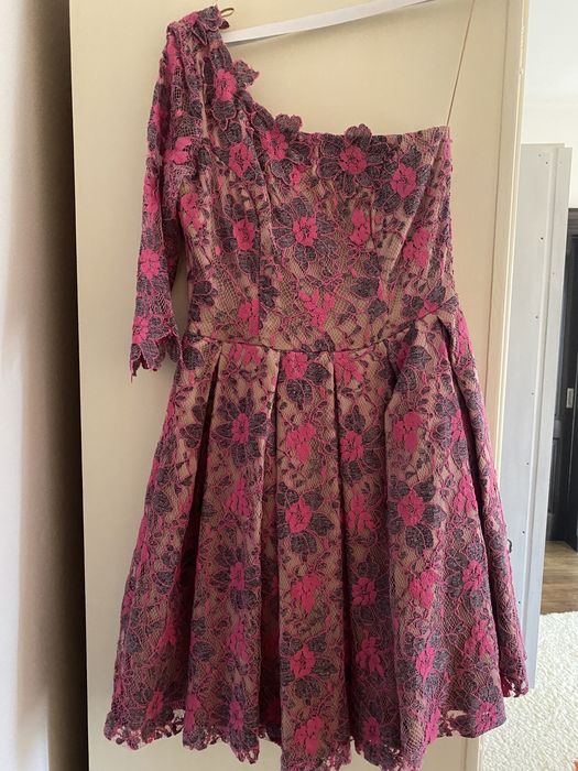 Vând trei rochii pentru evenimente