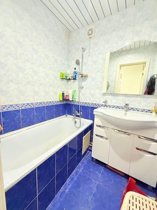 Продам 4 комнатнкю квартиру 4 мкр