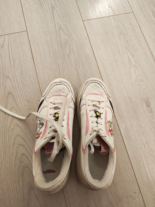 Кроссовки от бершка 37- 38 размер