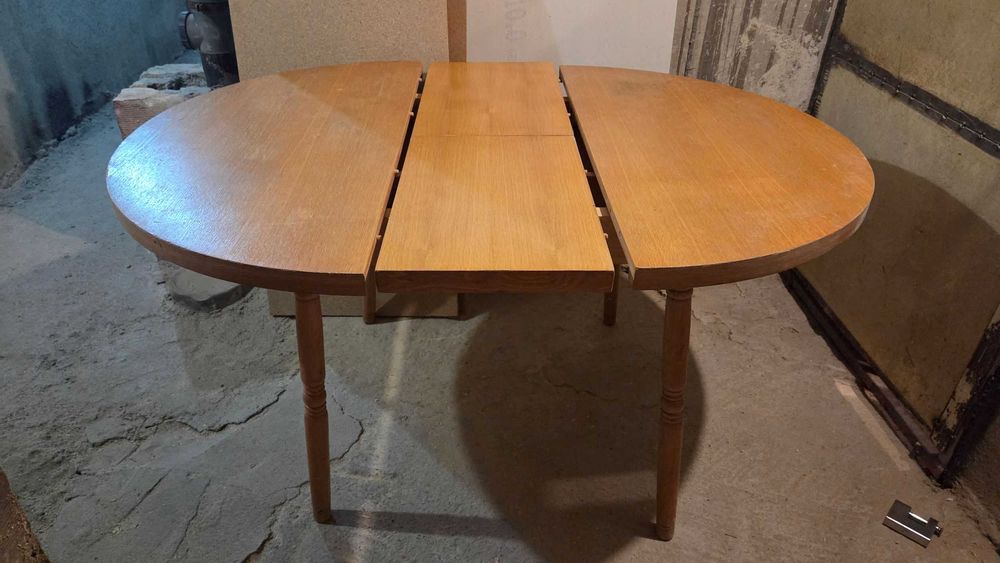 Маса кръгла разтегаема